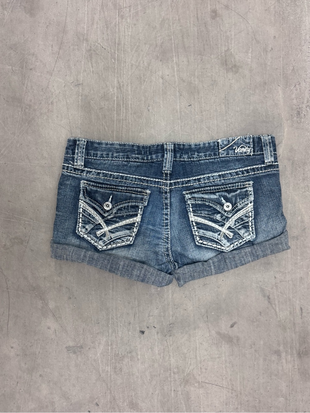 Women’s Dark Wash Denim Cuffed Jean Shorts - Picture 2 of 4